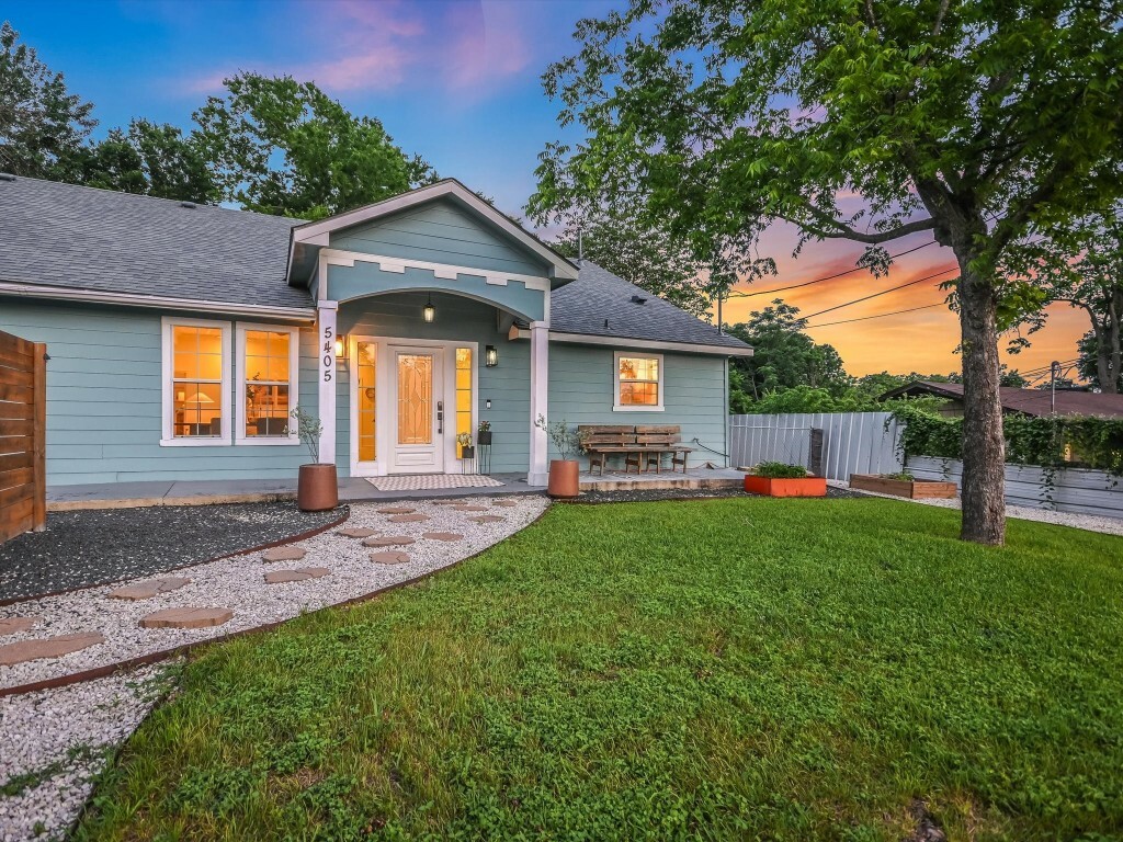 Property Photo:  5405 Manor Road  TX 78723 