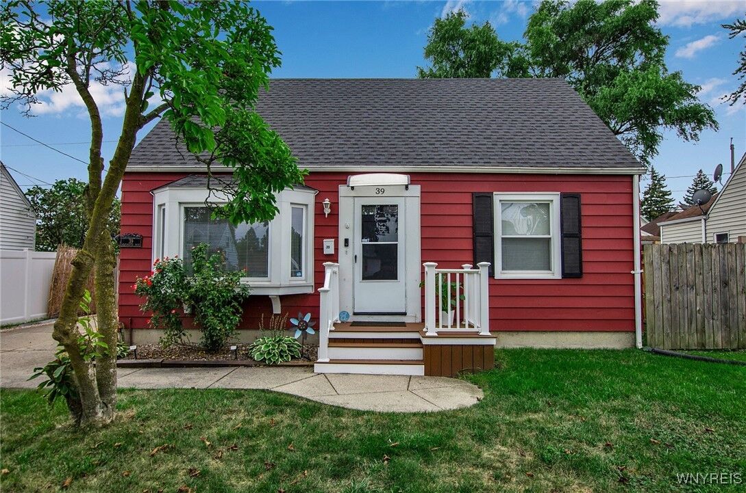 Property Photo:  39 Westchester Drive  NY 14225 