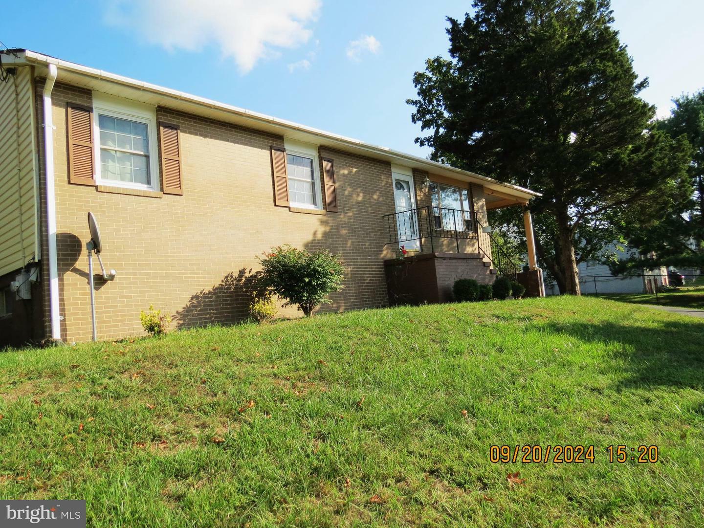 Property Photo:  220 Village Court  VA 22602 