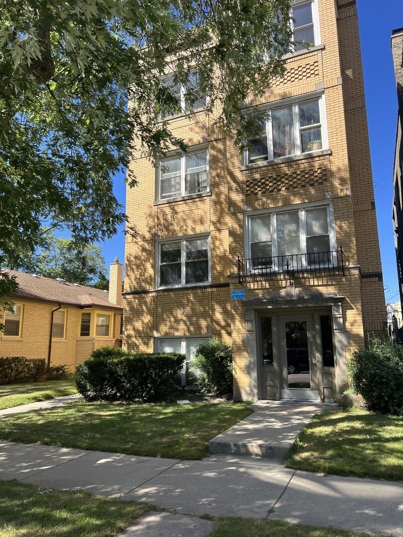 Property Photo:  6206 N Francisco Avenue G  IL 60659 
