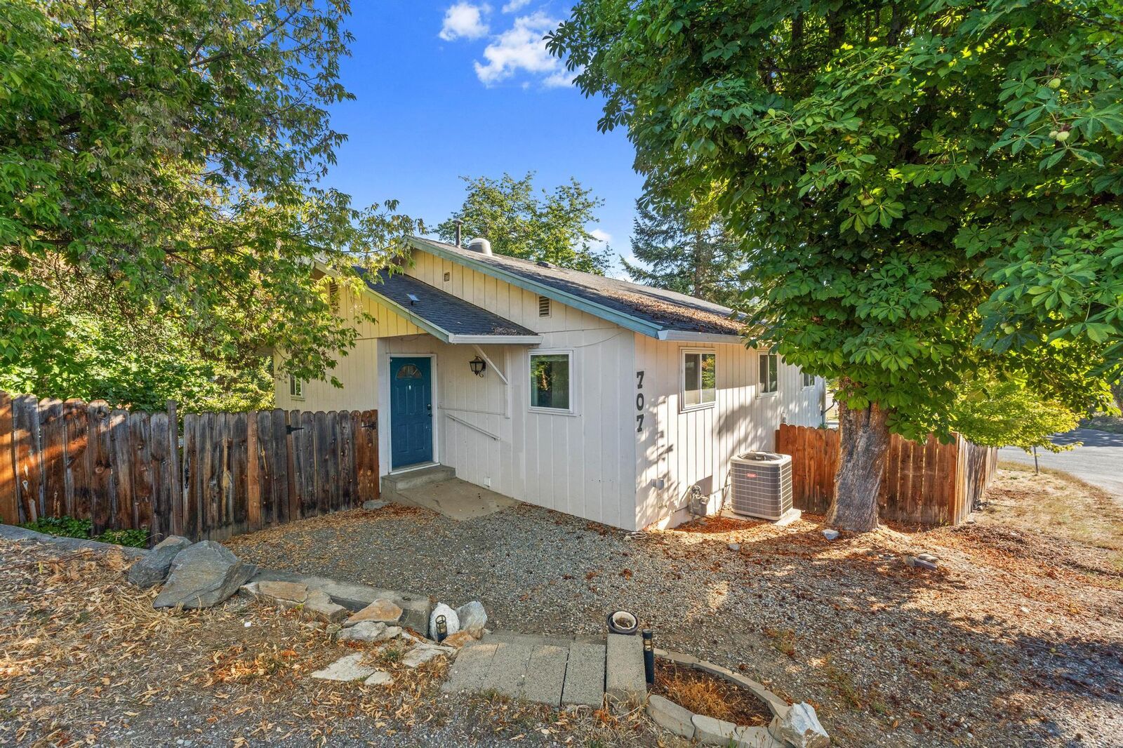 Property Photo: 707 N Main St WA 99114