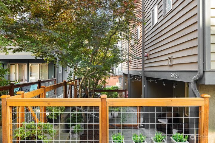 Property Photo:  5925  California Avenue SW A  WA 98136 