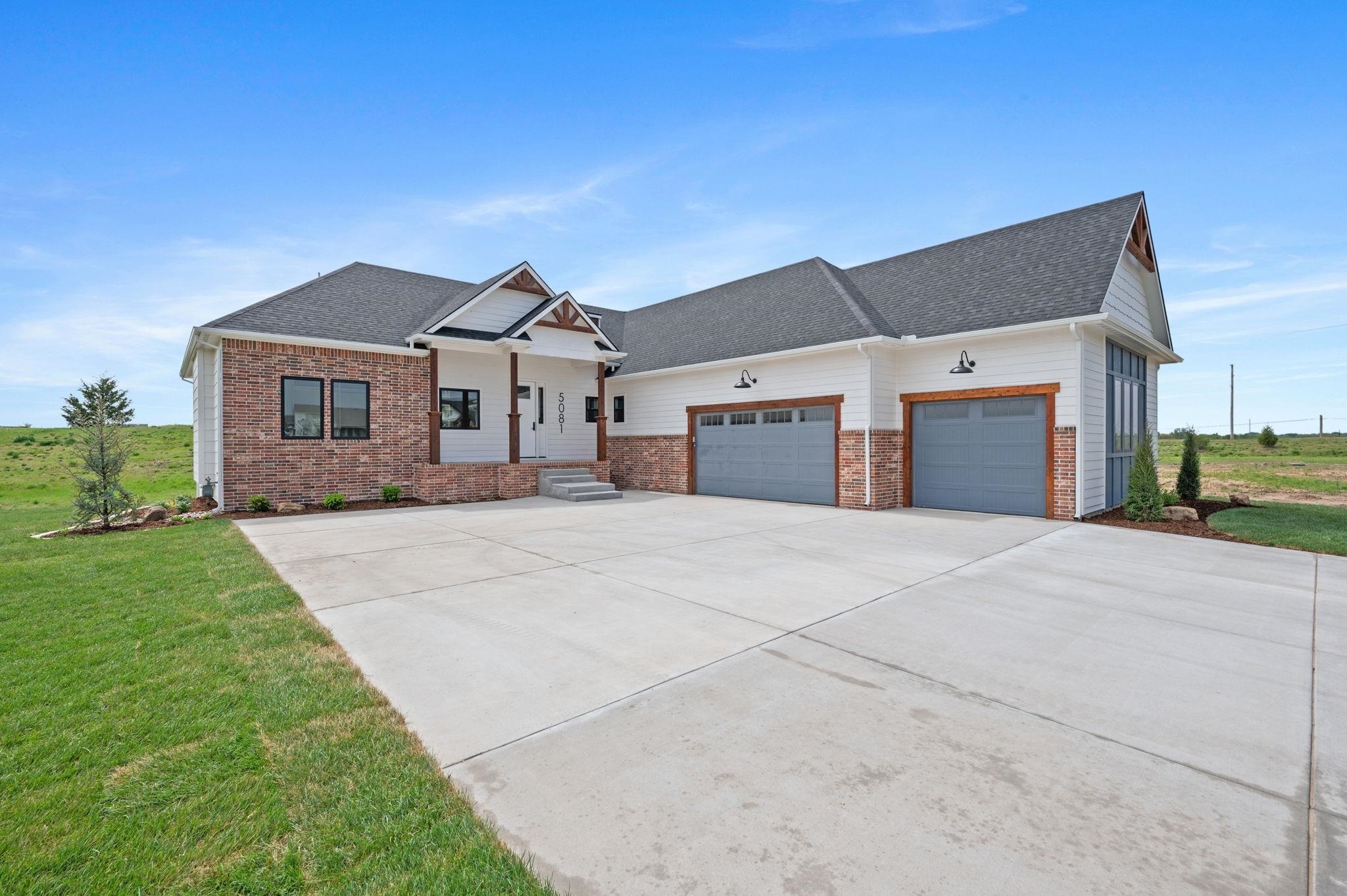 Property Photo: 5081 Shoreside Ct KS 67101