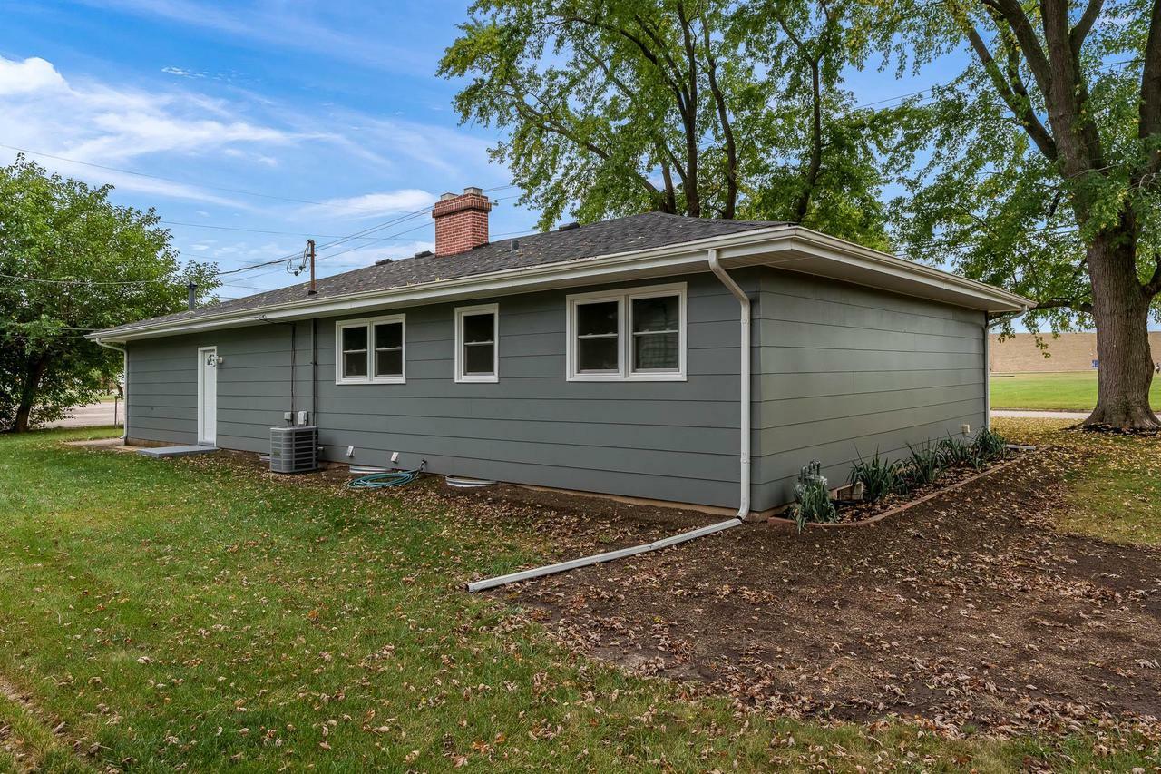 Property Photo:  1865 Virginia Street  WI 53511 