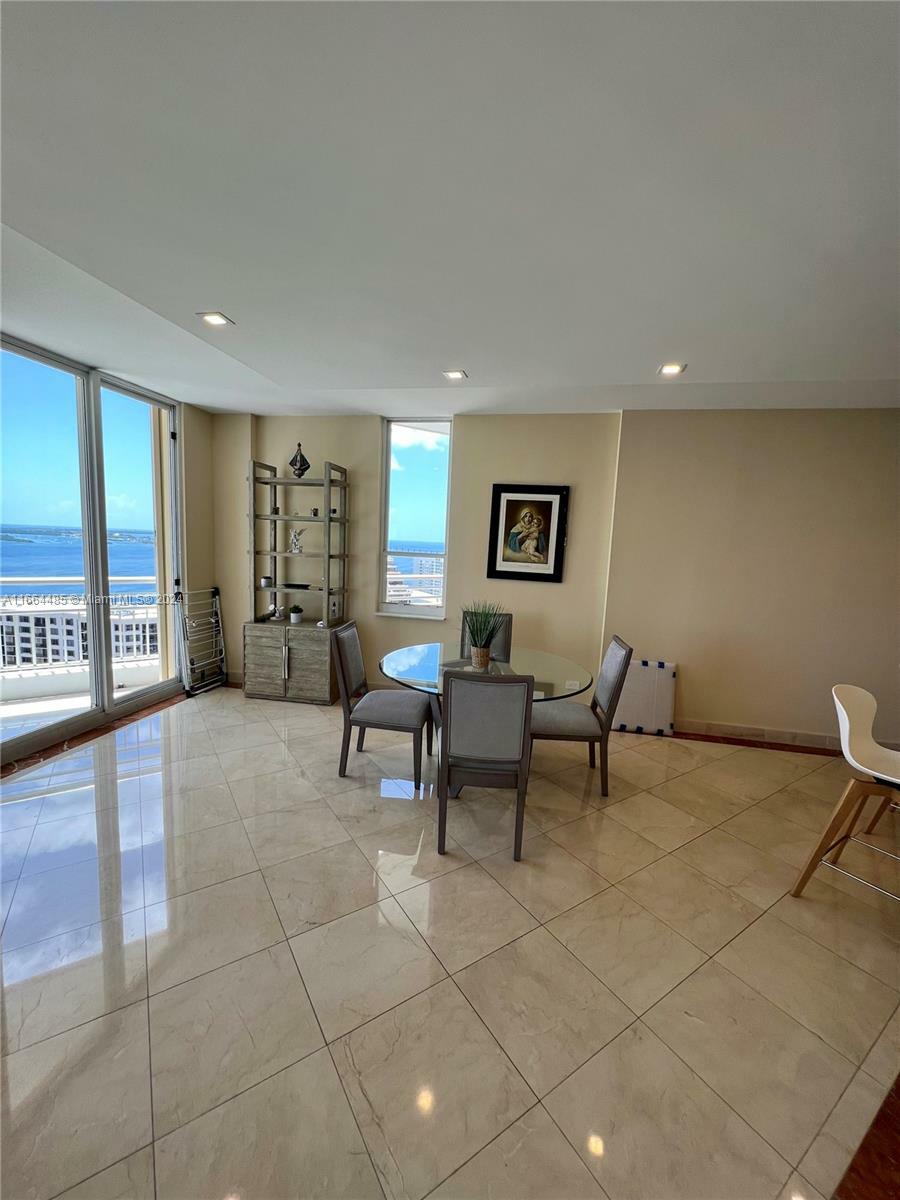 Property Photo:  888 Brickell Key Dr 2611  FL 33131 