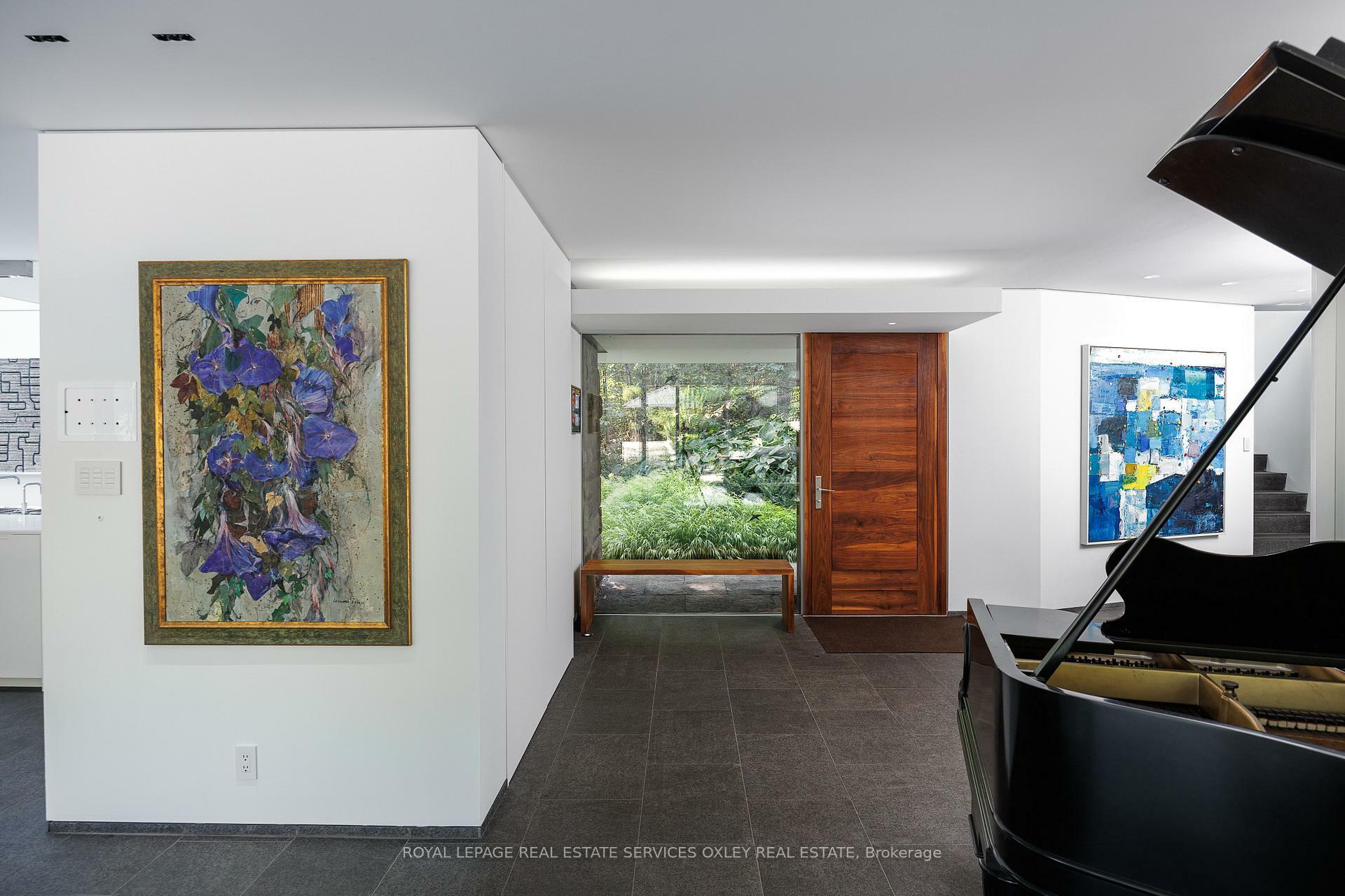 Photo de la propriété: 11 Beaumont Rd ON M4W 1V4