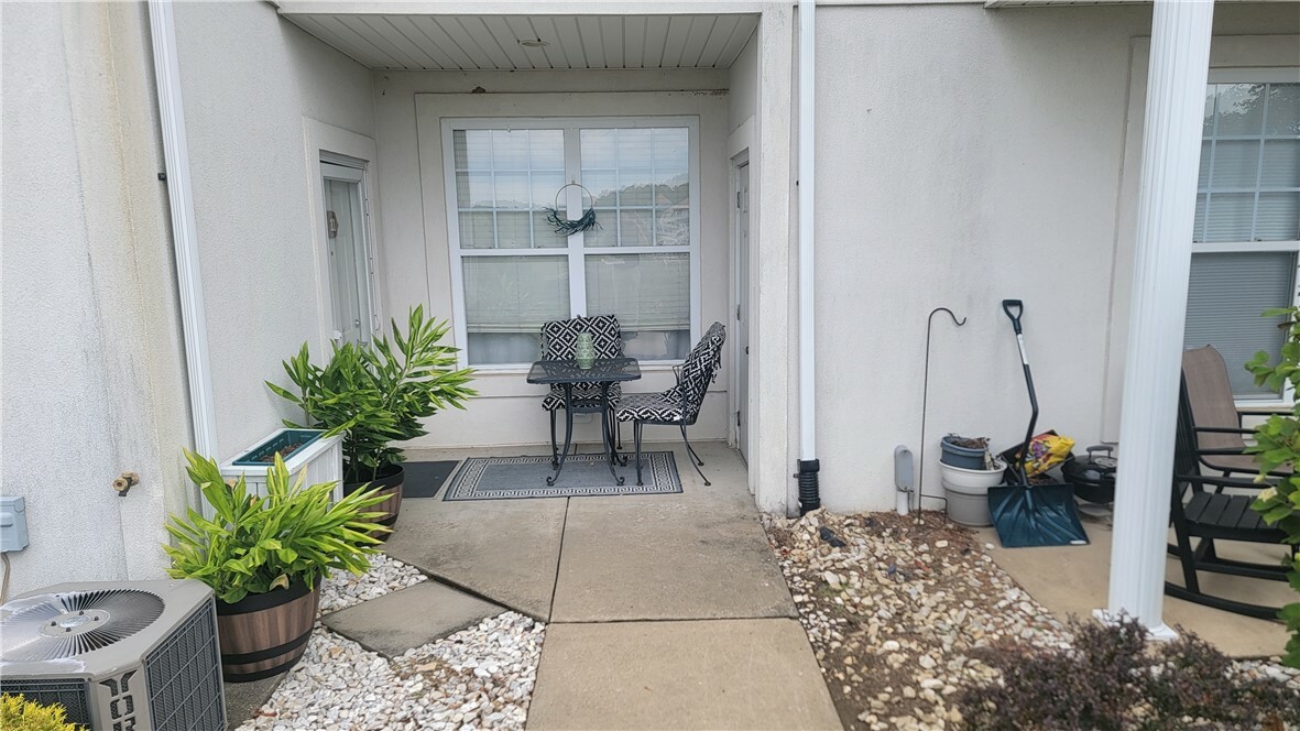 Property Photo:  219 Adams Pointe Blvd 11  PA 16046 