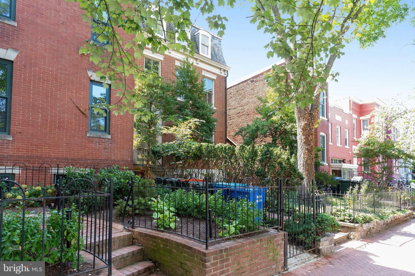 Property Photo:  715 G Street SE  DC 20003 