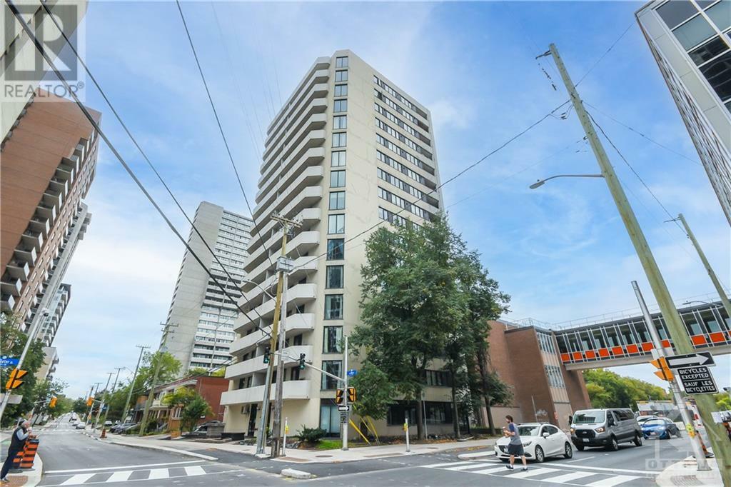 Property Photo:  200 Bay Street 1701  ON K1R 7W8 