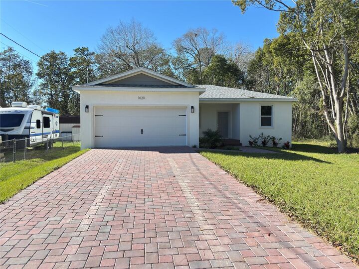 Property Photo:  1620 9th Avenue  FL 32724 