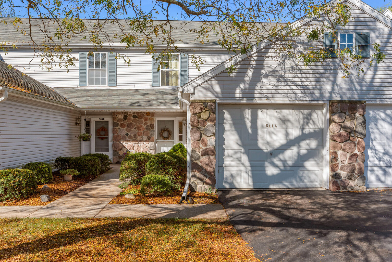 Property Photo: 511 Lake Bluff Rd WI 53092