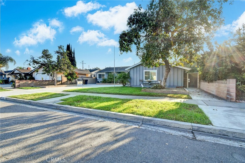 Property Photo:  436 N Syracuse Street  CA 92801 