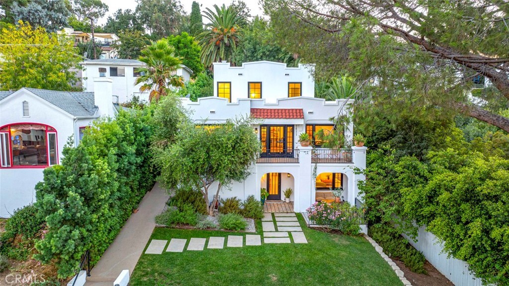 Property Photo: 1411 Wellesley Drive CA 91205