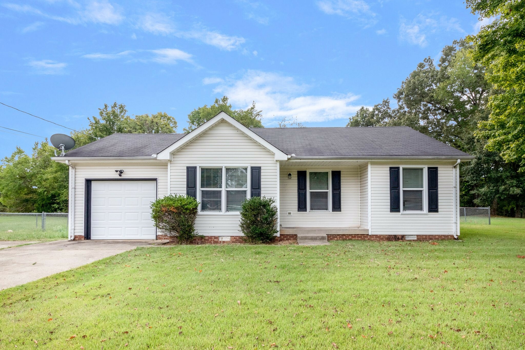 Property Photo:  1082 Tolliver Way  TN 37040 