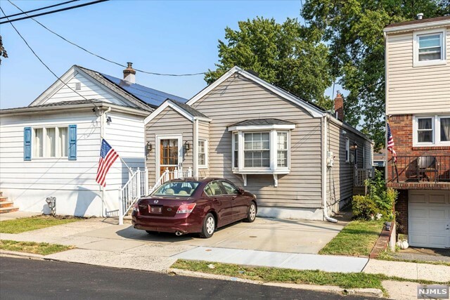 Property Photo:  76 Rutherford Place  NJ 07031 