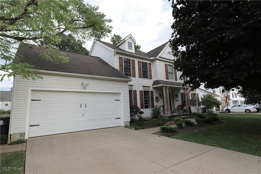 Property Photo:  1561 Oak Branch Circle  OH 44212 