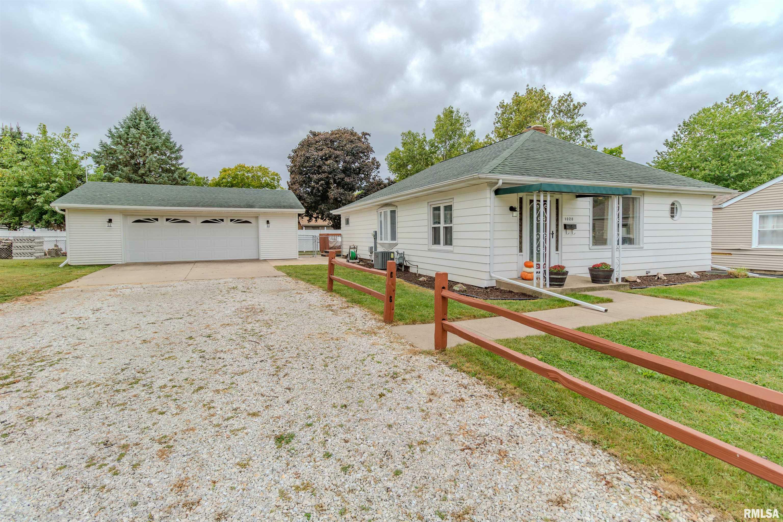 Property Photo:  1020 3rd Street  IL 61540 