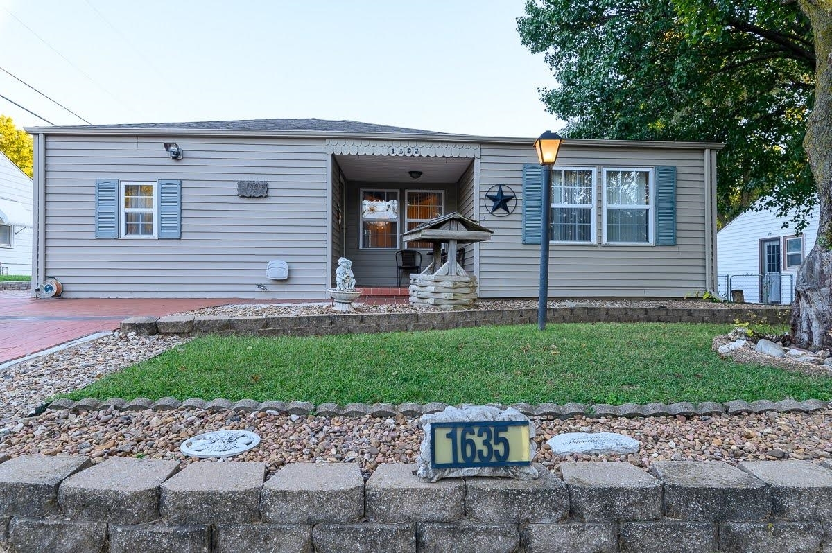 Property Photo:  1635 E Gary St  KS 67219 