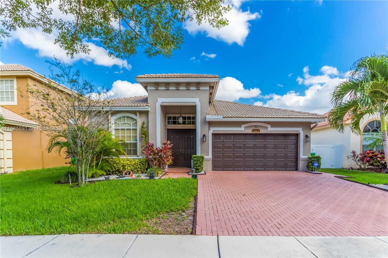 Property Photo: 5323 SW 148th Ave FL 33027
