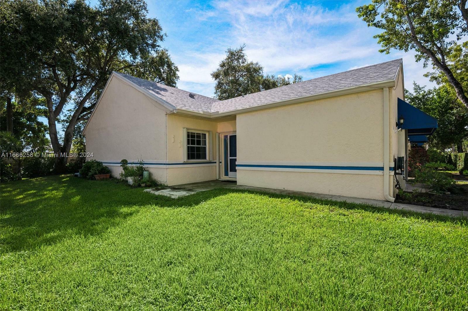 Property Photo:  5201 SW 31st Ave 265  FL 33312 