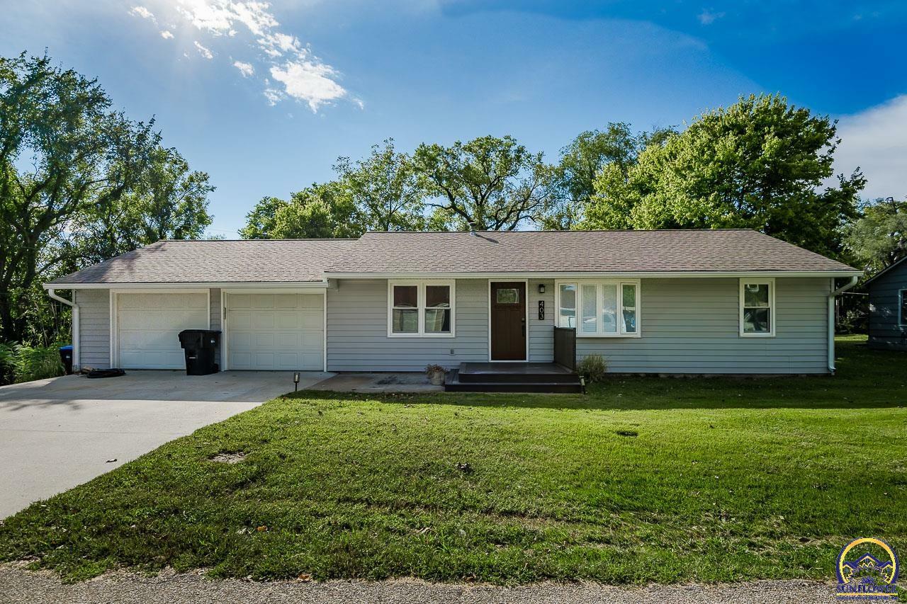 Property Photo:  403 S Beaubein St  KS 66539 