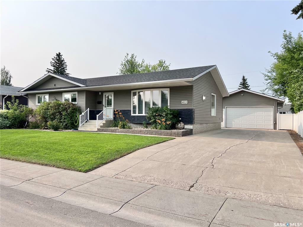 Property Photo:  413 3rd Street N  SK S0K 2T2 