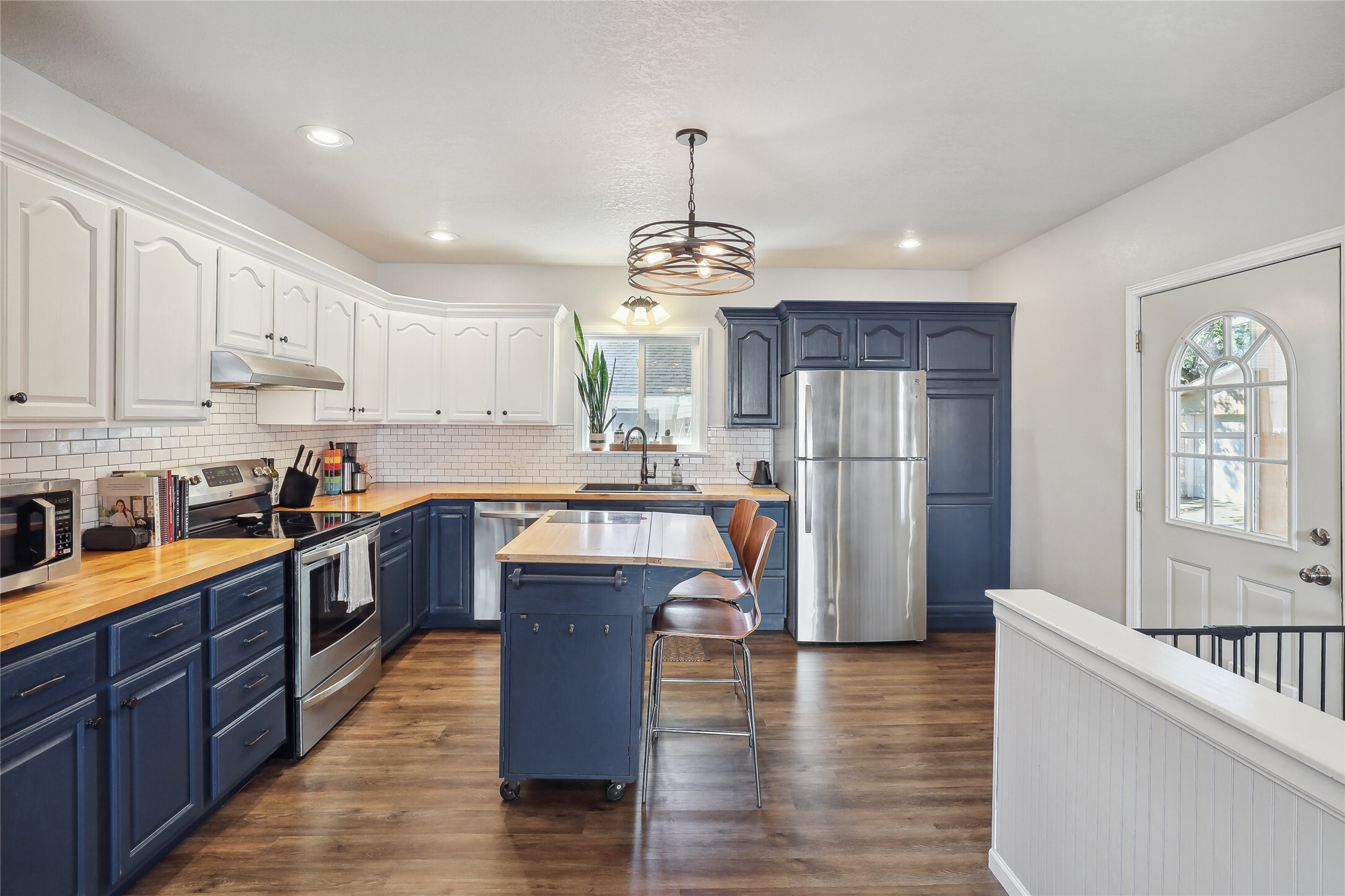 Property Photo:  664 35th Street  IA 50312 