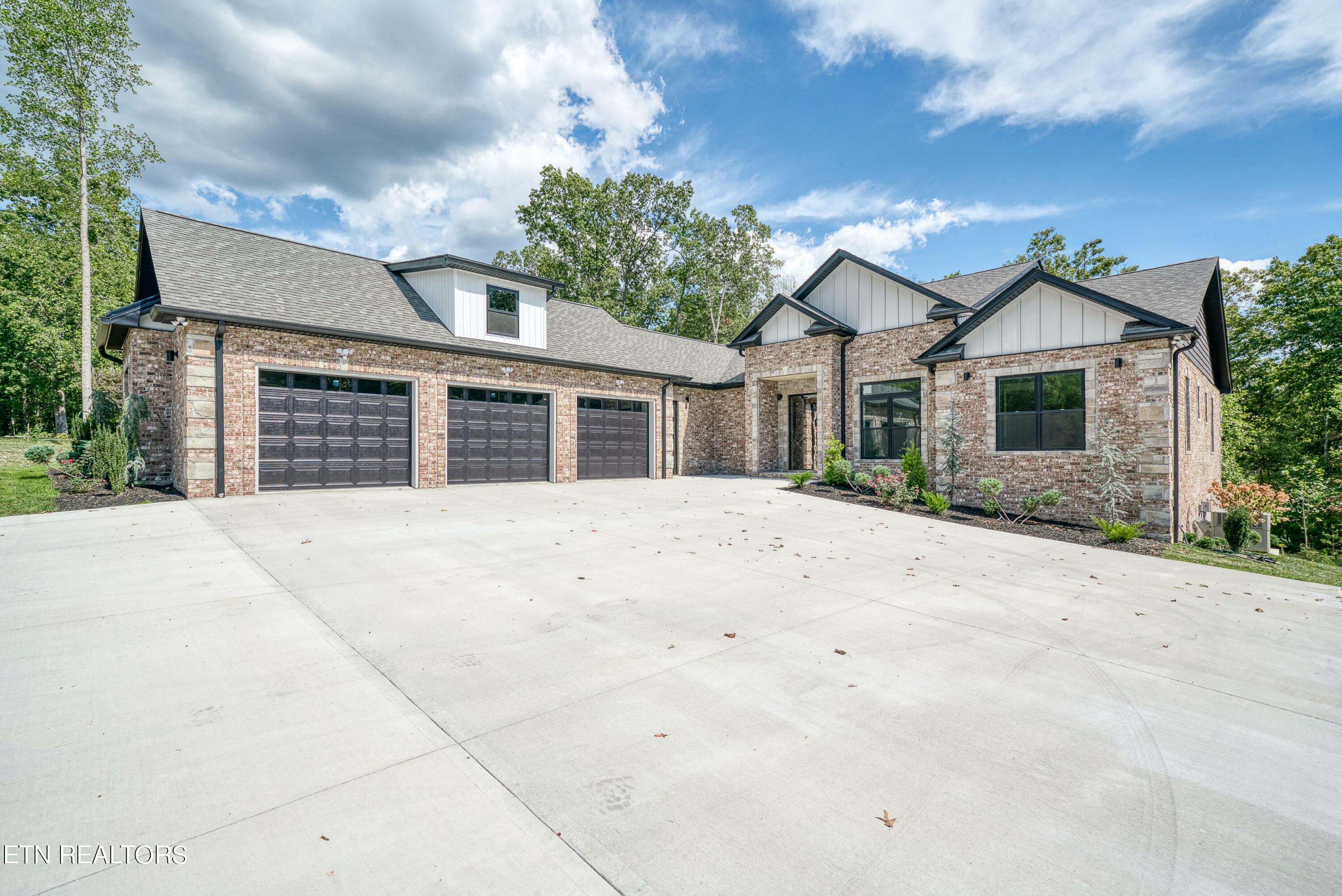 Property Photo:  548 Cumberland View Dr.  TN 38571 