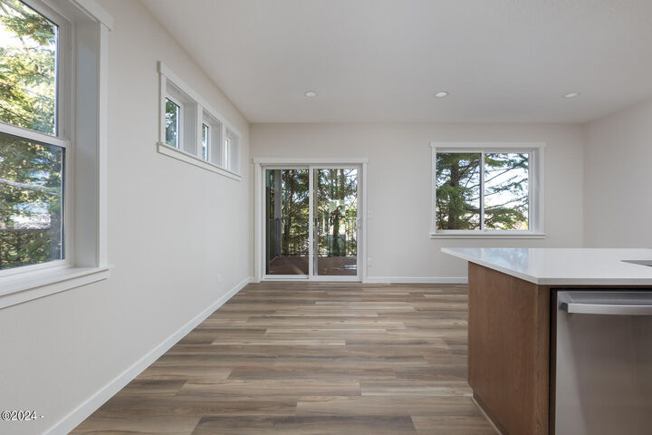 Property Photo:  1455 SE Marine Ave  OR 97367 