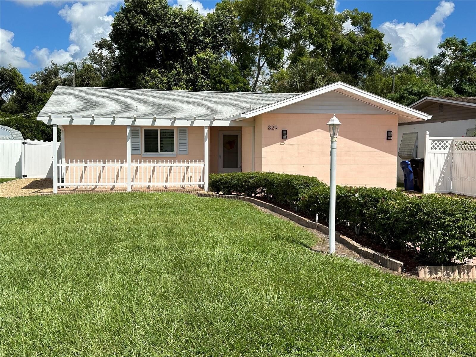 Property Photo: 829 Pineland Avenue FL 34285