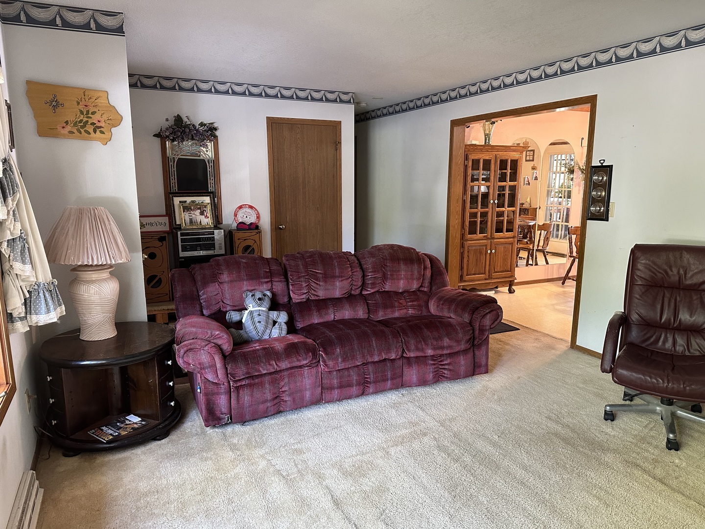 Property Photo:  305 E Kross Street  IL 60531 