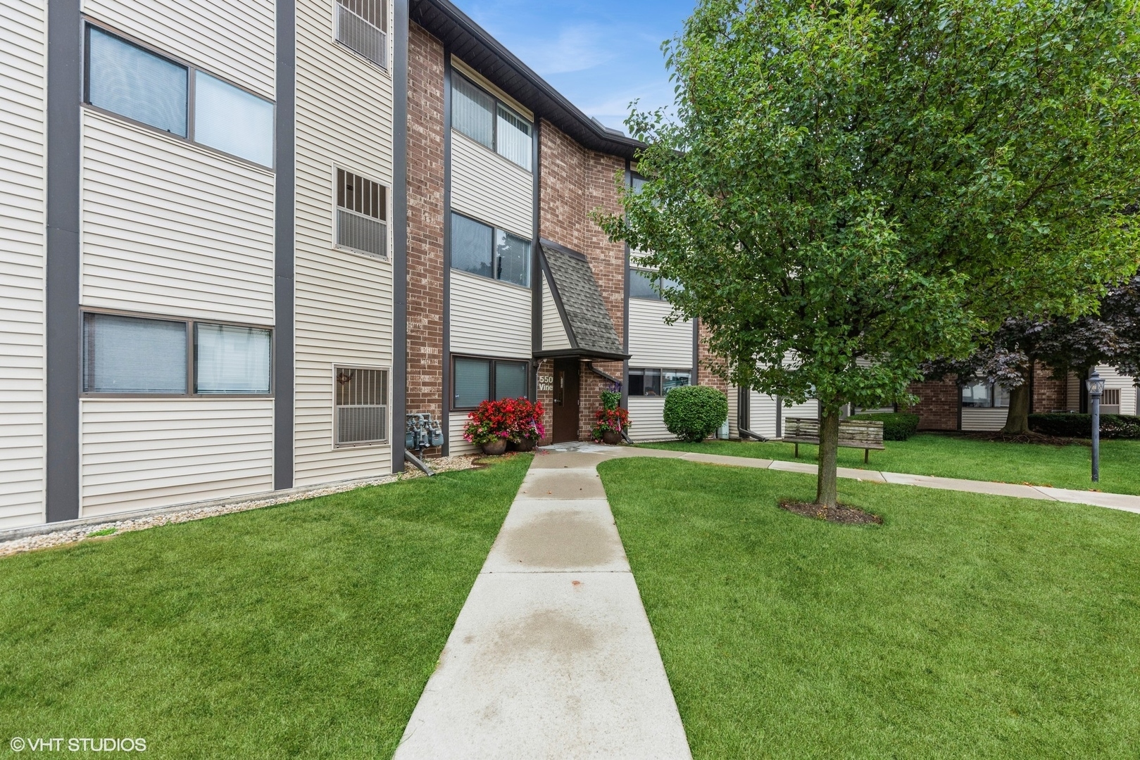 Property Photo:  550 Vine Avenue 206  IL 60035 