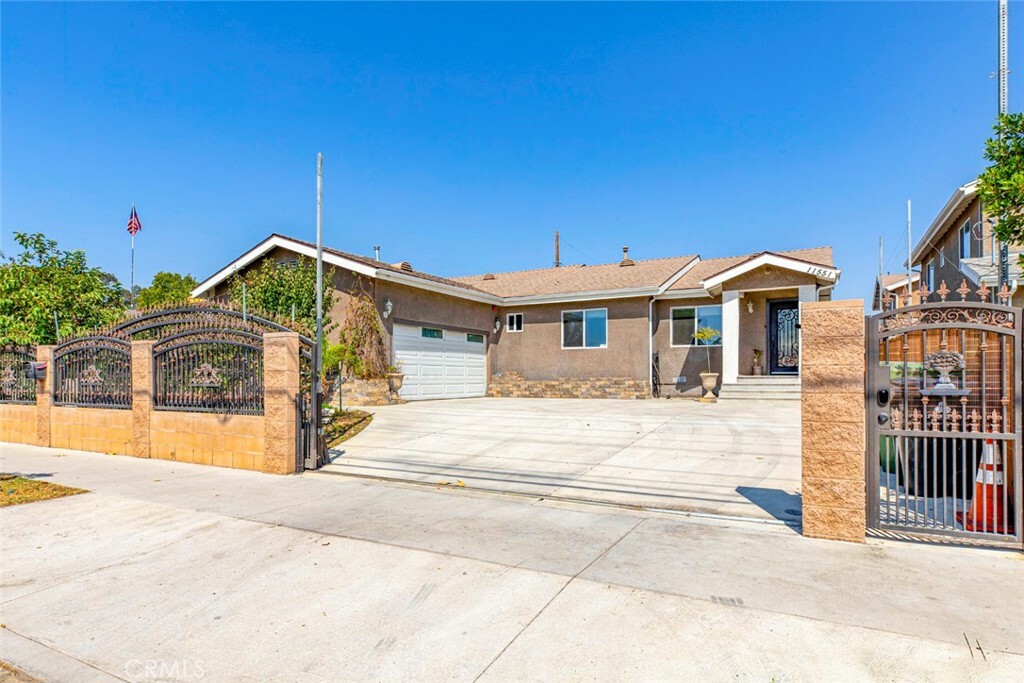 Property Photo:  11551 Saticoy Street  CA 91605 