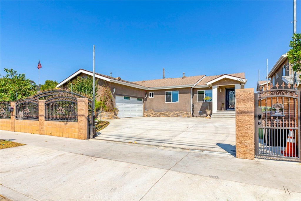 Property Photo:  11551 Saticoy Street  CA 91605 