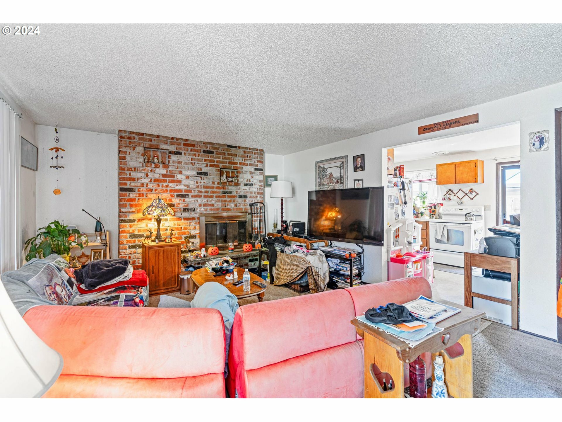 Property Photo:  17600 SE Pine St  OR 97233 