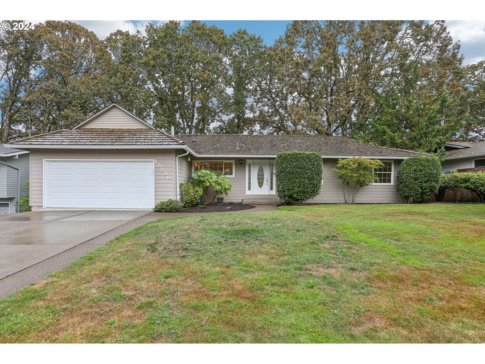 Property Photo: 15250 NW Oakhills Dr OR 97006