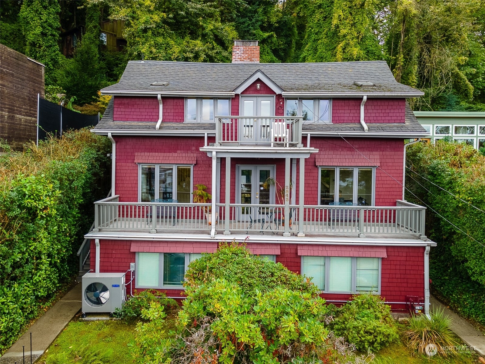 Property Photo:  2543  Boyer Avenue E  WA 98102 