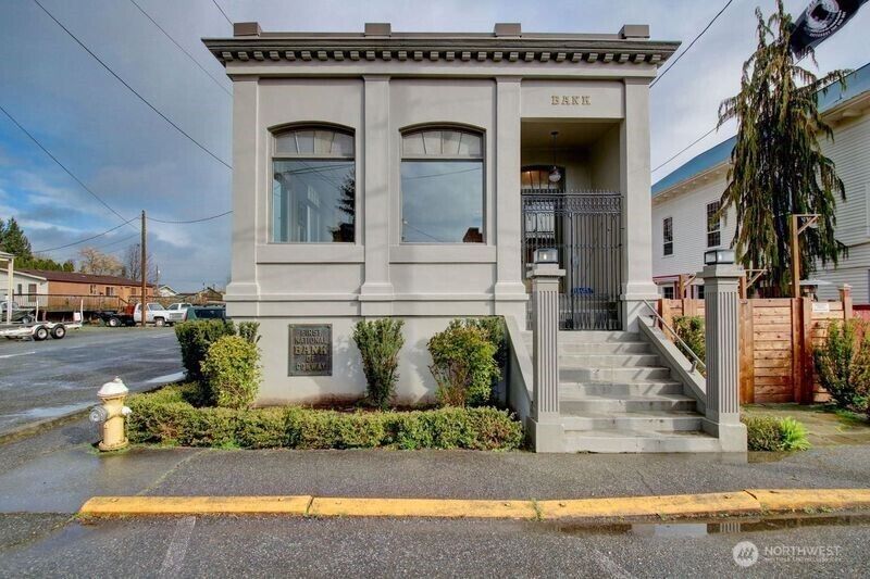 House for sale in Conway: 18601 Main St., Conway, WA 98238