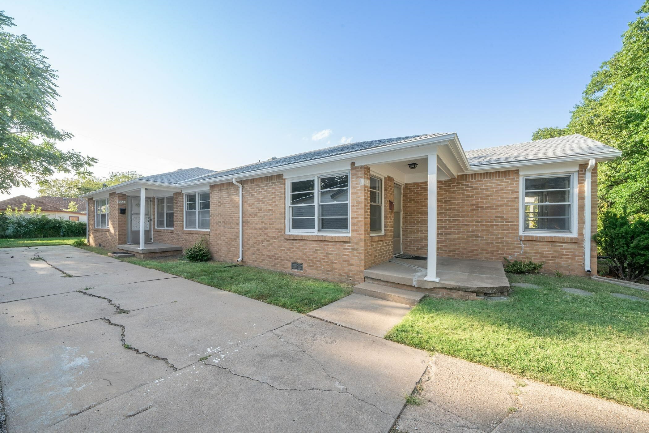 Property Photo:  721 S Edgemoor St  KS 67218 