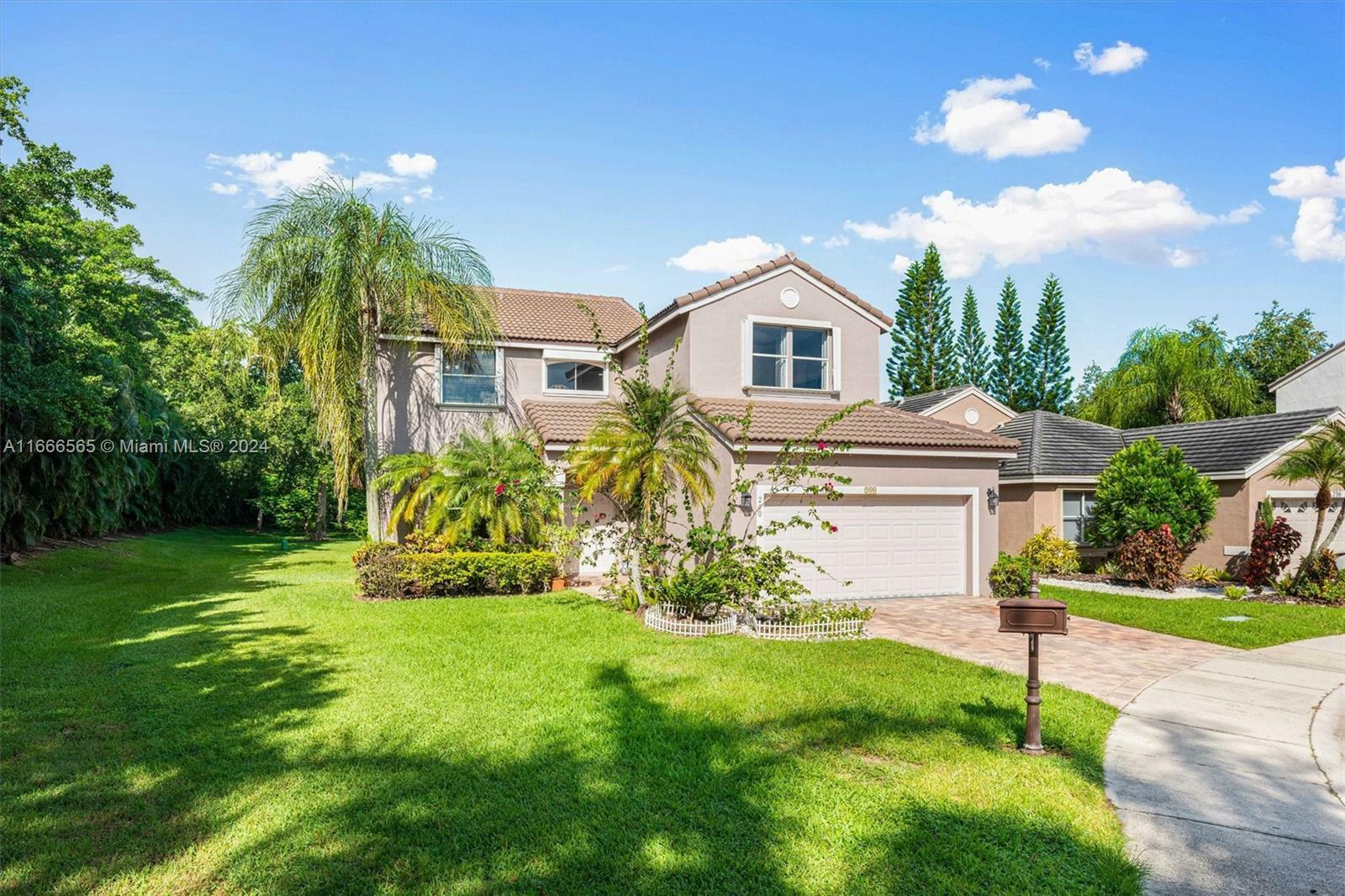 Property Photo:  240 E Bayridge Dr  FL 33326 