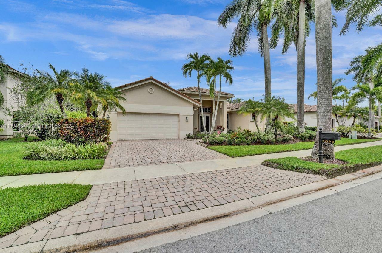 Property Photo:  1623 Victoria Pointe Ln  FL 33327 