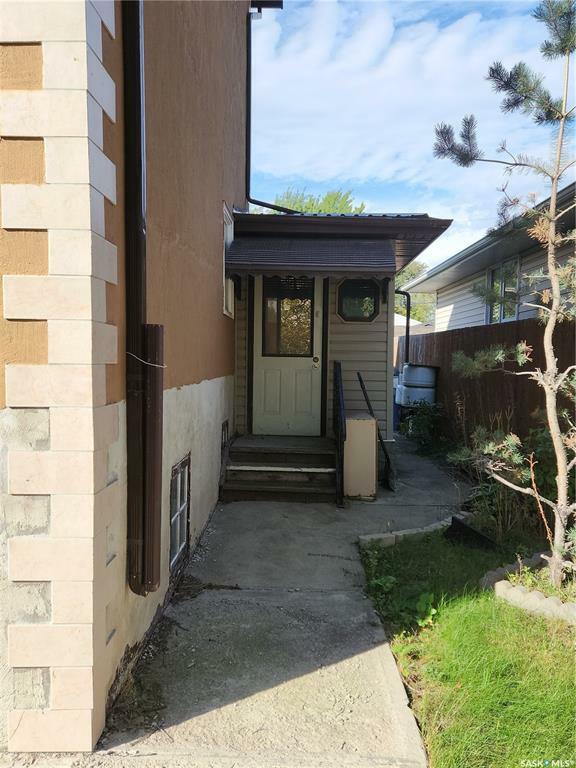 Photo de la propriété:  903 H Avenue S  SK S7M 1X4 