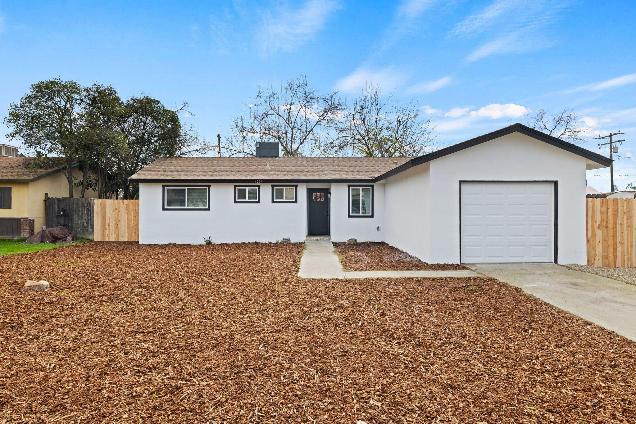 Property Photo:  4211 W Sunnyside Avenue  CA 93277 