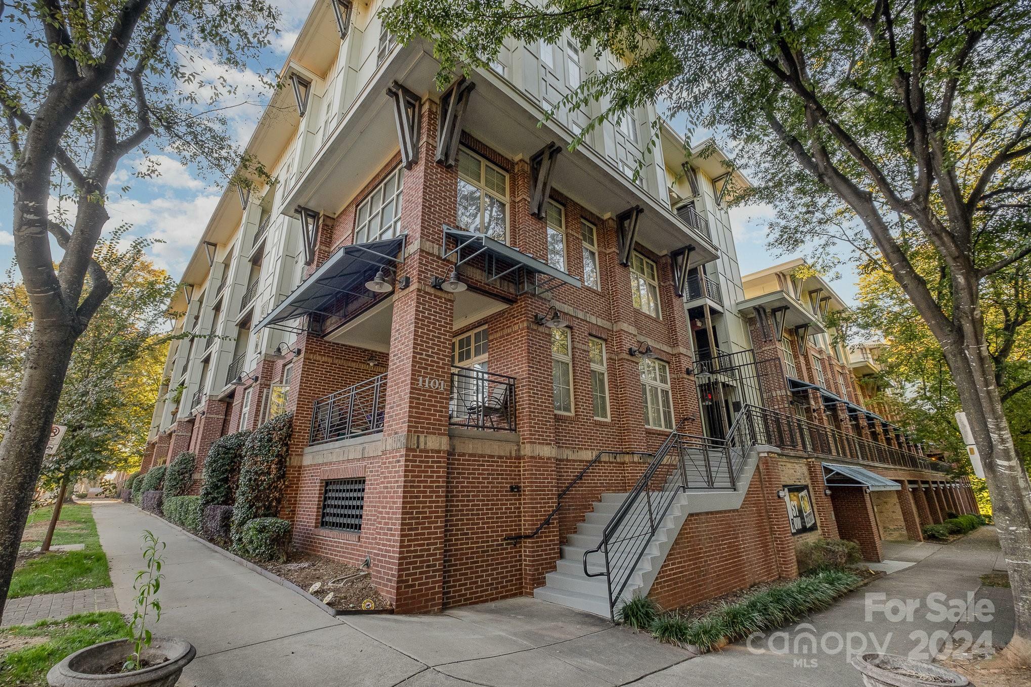 Property Photo:  1101 W 1st Street 216  NC 28202 