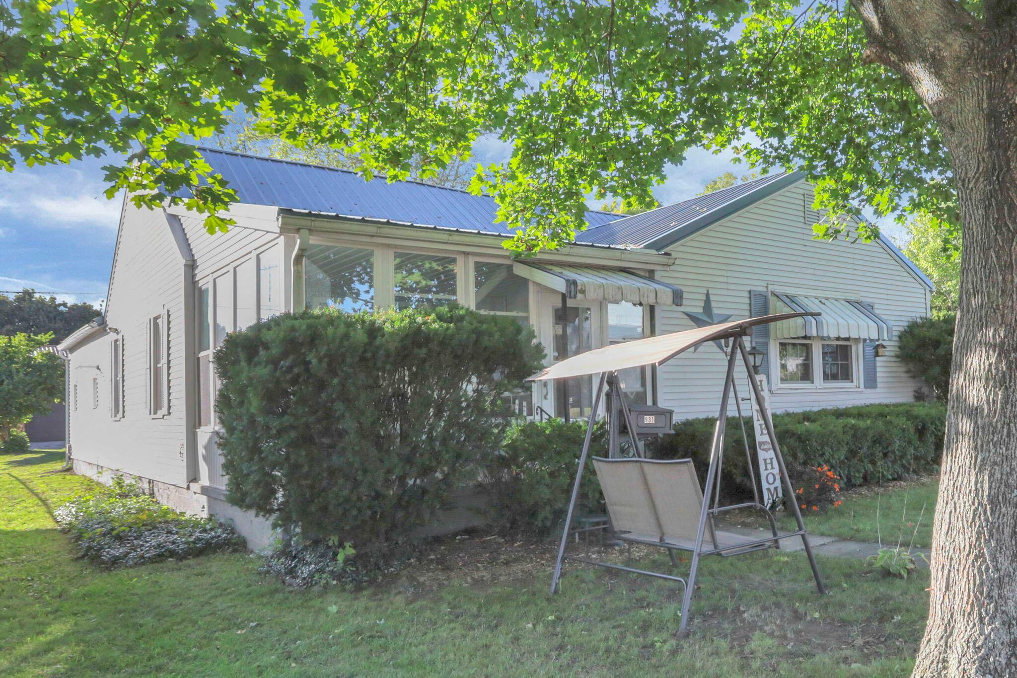 Property Photo:  931 Kinzler Avenue  OH 43130 