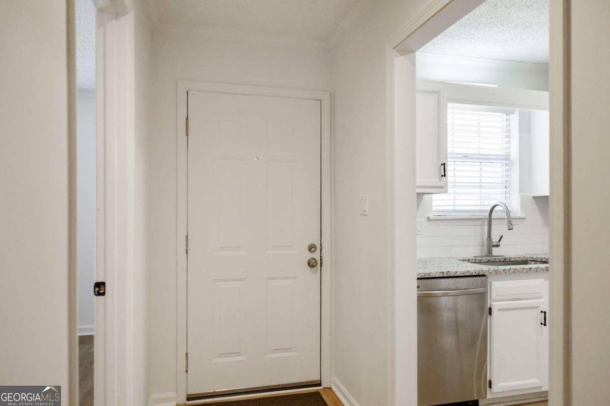 Property Photo:  1688 Prince Avenue 203  GA 30606 