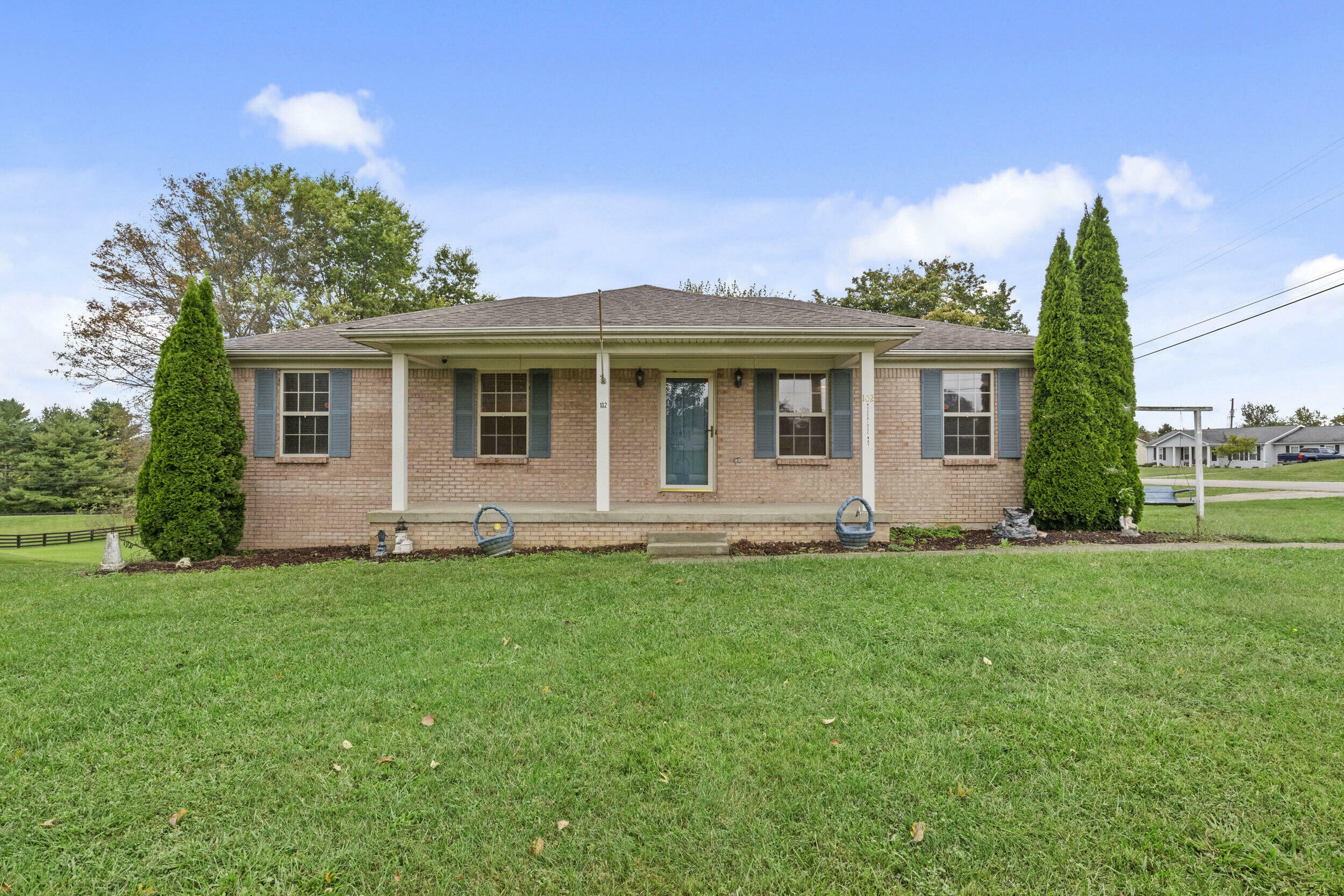 Property Photo:  102 Woodridge Way  KY 40403 