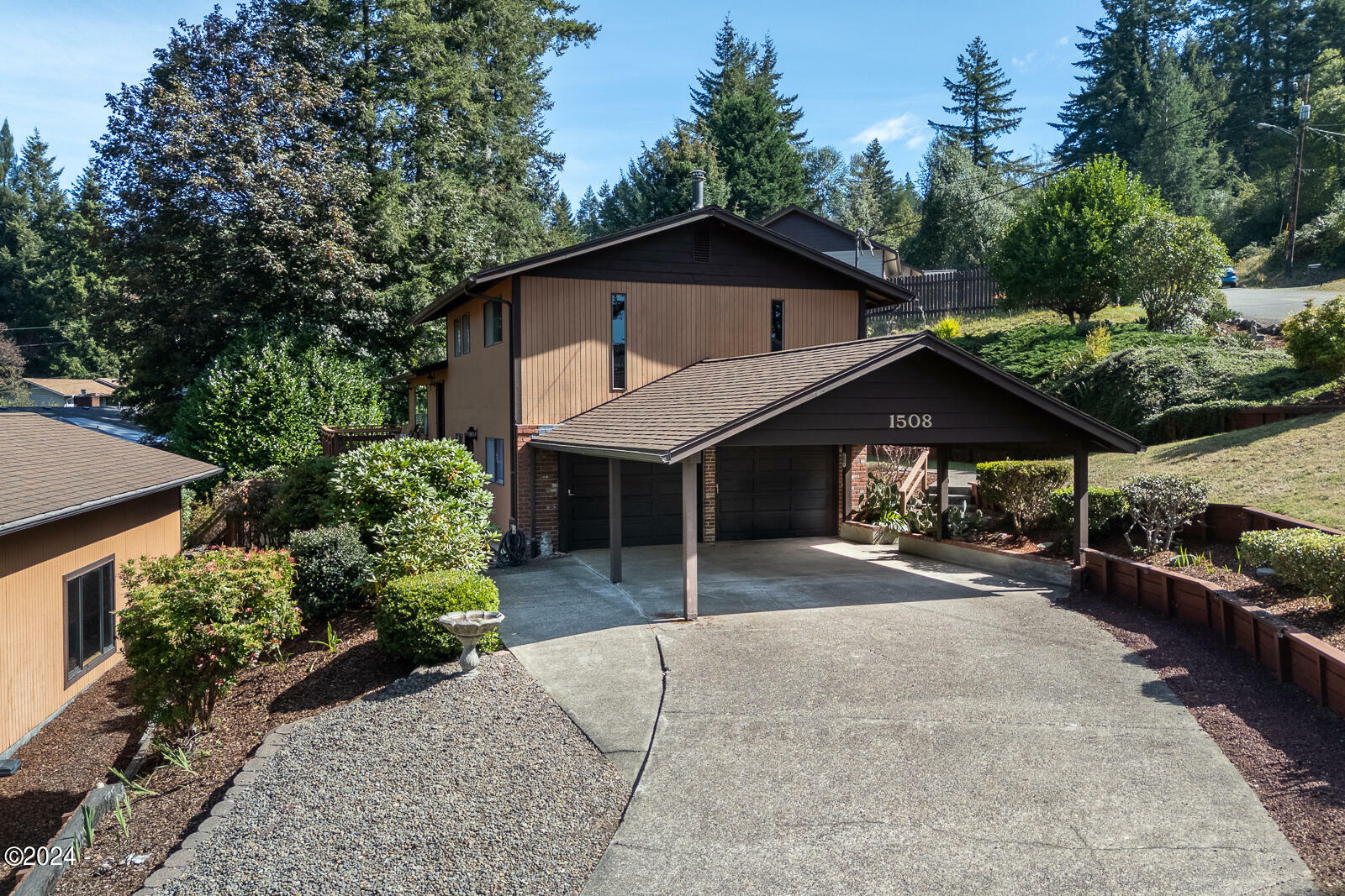 Property Photo:  1508 SE Alder Way  OR 97391 