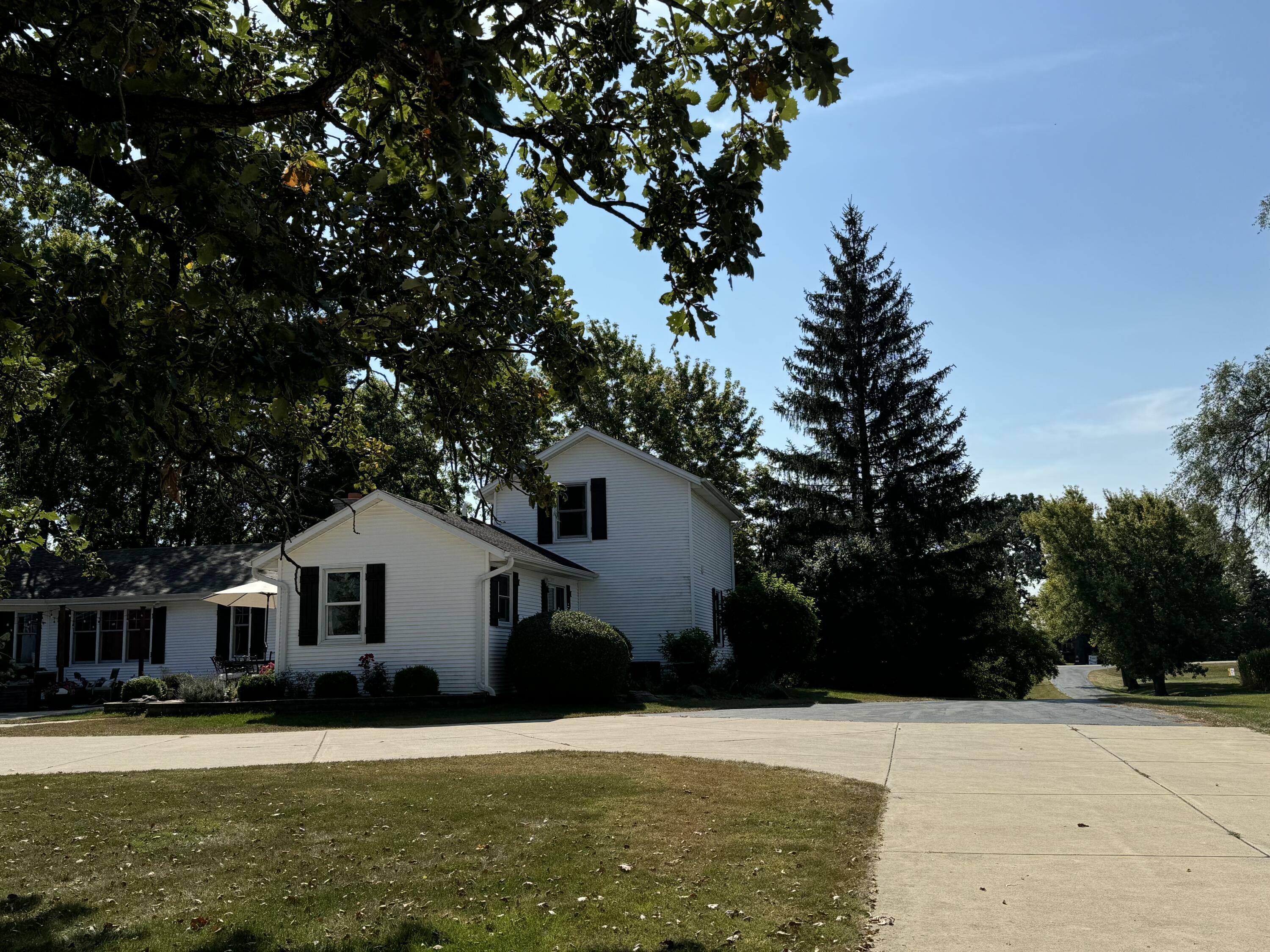 Property Photo:  18828 Plank Rd  WI 53182 