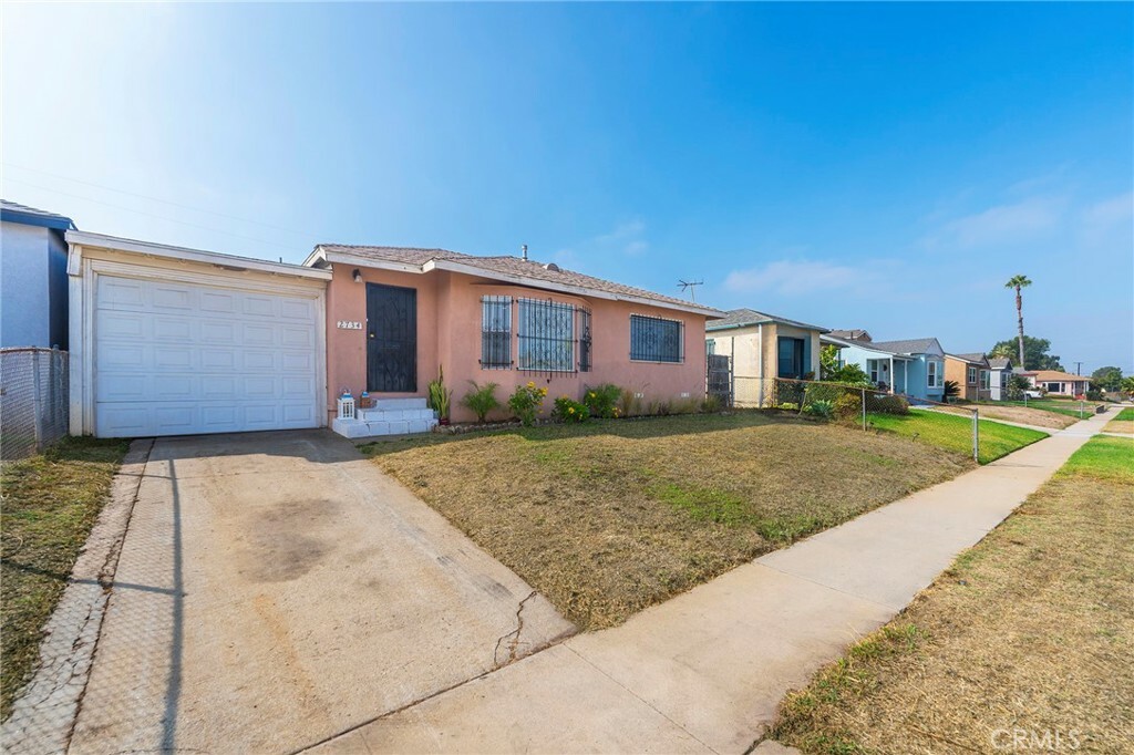 Property Photo:  2734 W Caldwell Street  CA 90220 